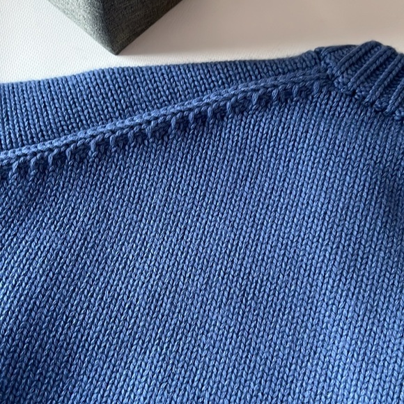 100% cashmere V-neck sweater